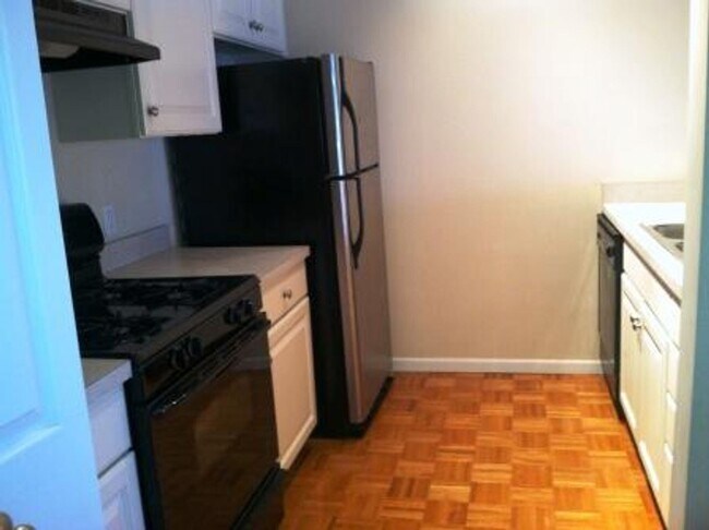 Foto del edificio - 2 br, 2 bath House - 712 W. Barrington Circle