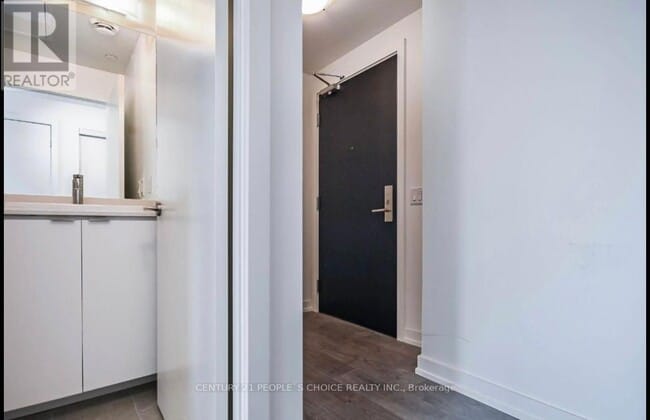 Building Photo - 55 Duke St W