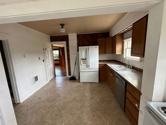 Building Photo - Bayview 3 Bedroom with Water View