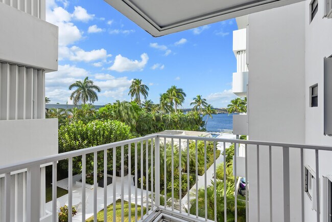 Foto del edificio - 2860 S Ocean Blvd