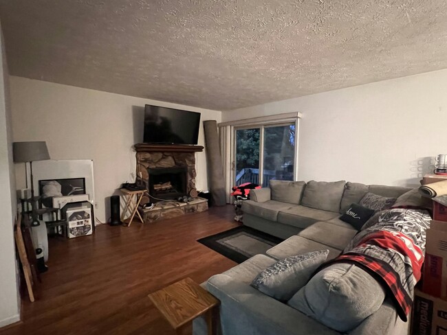 Building Photo - 907 Registry Dr