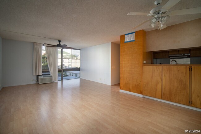 Building Photo - Well Maintained & Cozy 2BR/2BA/1PKG unit i...