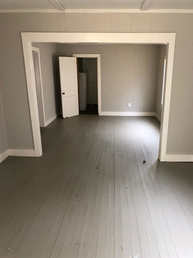 Building Photo - 2837 Queensroad Ave