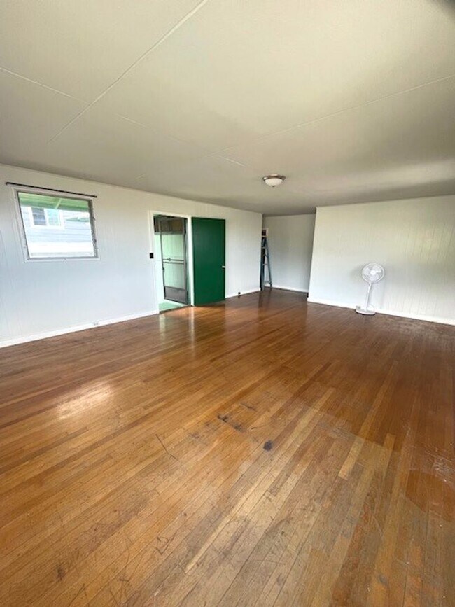 Foto del edificio - 3 Bed/ 1 Bath home in Honolulu