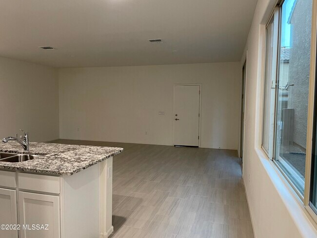 Foto del edificio - 1123 E Descent St