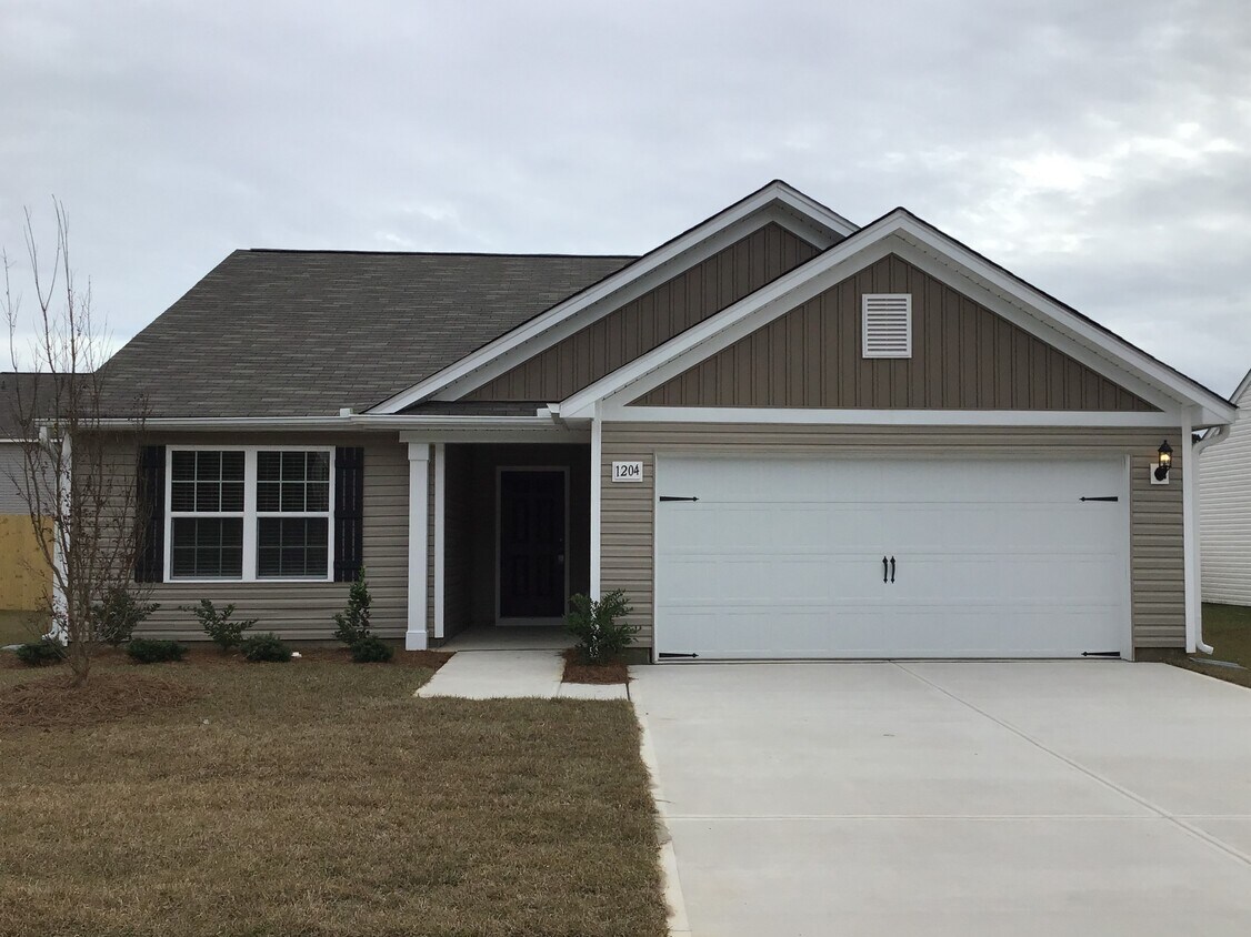 1204 Dogwood Neck Drive House Rental in Navassa, NC