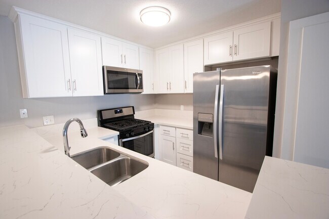Building Photo - 2110 S Bentley Ave