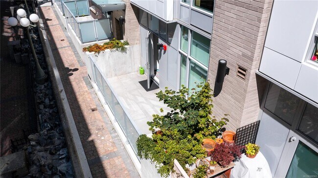 Building Photo - 848 Yates St