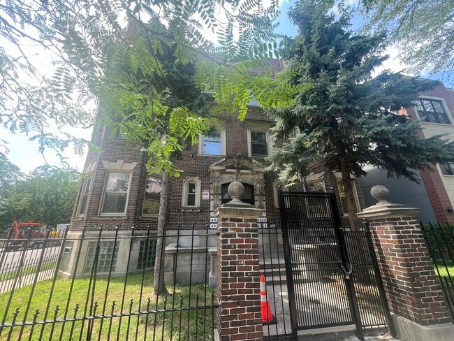 Foto del edificio - 4958 S Michigan Ave