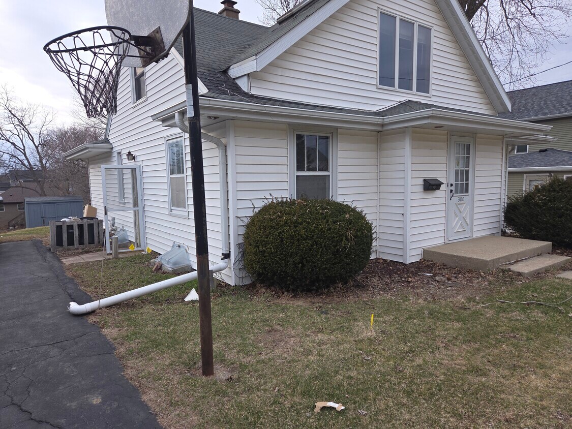 Foto del edificio - 300 N Hickory St