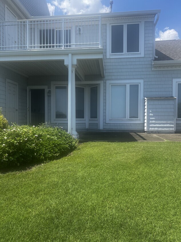 Foto del edificio - 9468 Bay Front Dr