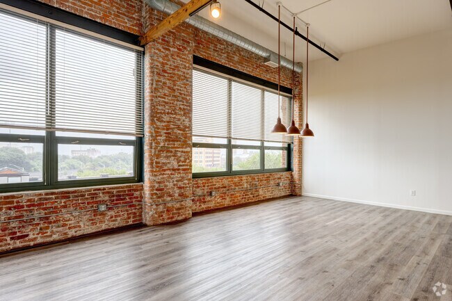 1 habitación, 1 baño - 1375 pies cuadrados - Comedor - Cascade District Lofts