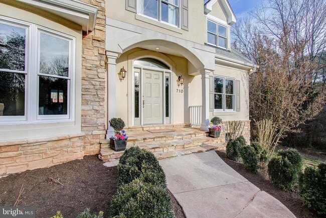 Foto del edificio - 710 Parrish Farm Ln