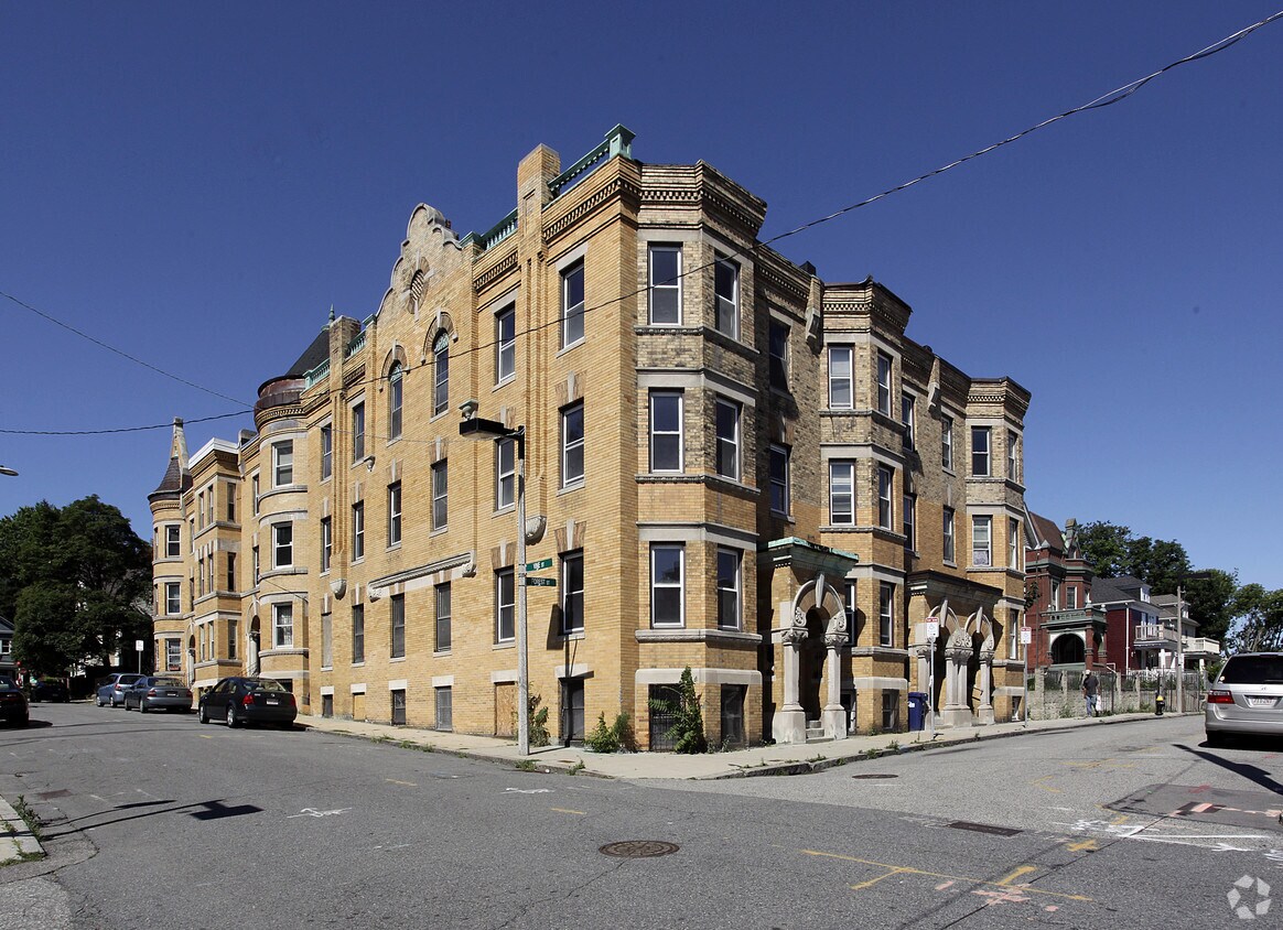 Primary Photo - 37-41 Forest St