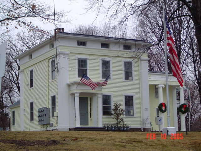 Foto del edificio - 131 W Main St