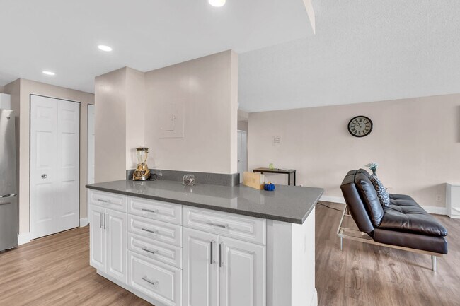 Foto del edificio - 2231 Crystal Dr