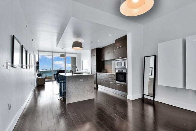 Foto del edificio - 900 Biscayne Blvd