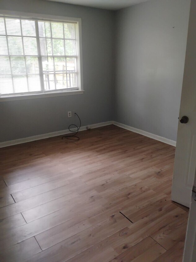 Foto principal - Three Bedroom One Bath Home in Frayser
