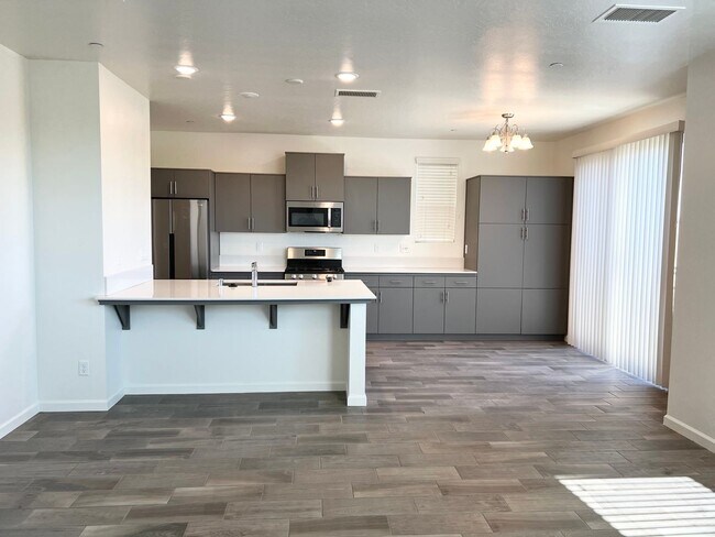 Building Photo - 3-Bed, 2.5-Bath Wilson Home in the Elevati...