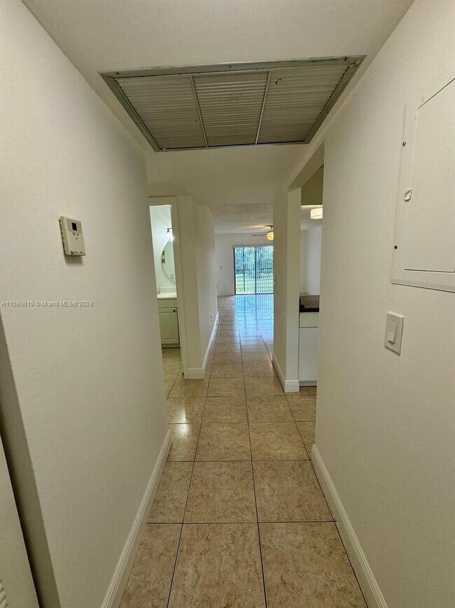 Foto del edificio - 870 NE 207th Terrace
