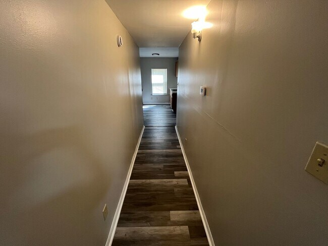 Foto del edificio - Cozy Renovated One Bedroom Coming Available!