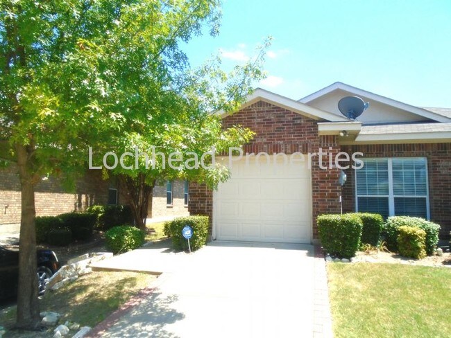 Foto del edificio - Gorgeous Townhome in Falcon Lair!!!!