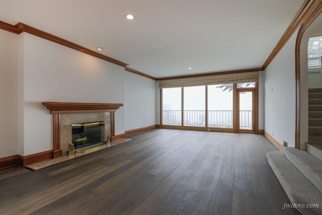 Building Photo - 250 Casitas Ave