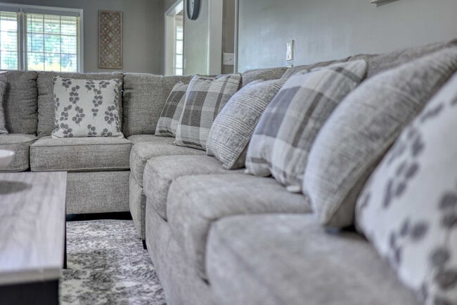 Building Photo - 3 Mace Ct