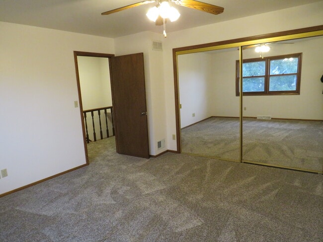 Building Photo - 399 Willow Grove Dr