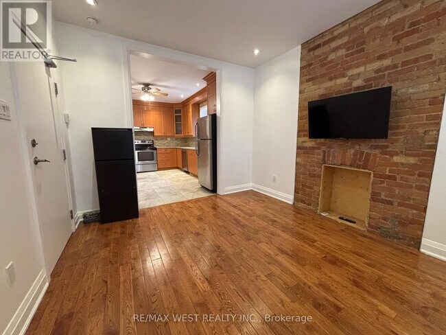 Photo du bâtiment - 758 Gladstone Ave