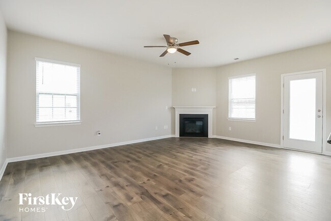 Foto del edificio - 114 Rivercamp St