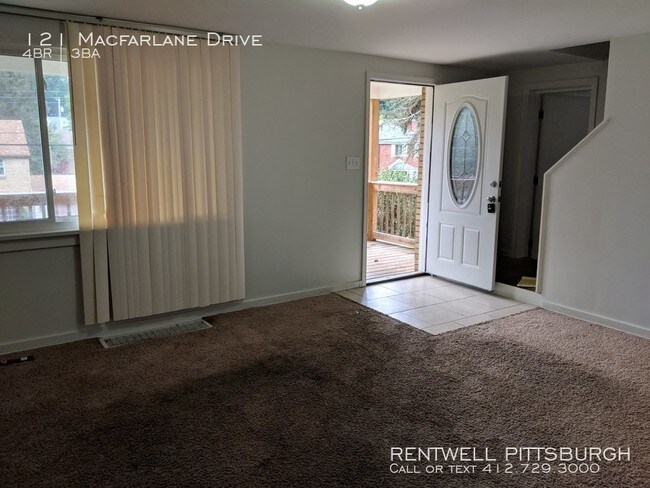Building Photo - Gorgeous 4 bedroom in Penn Hills