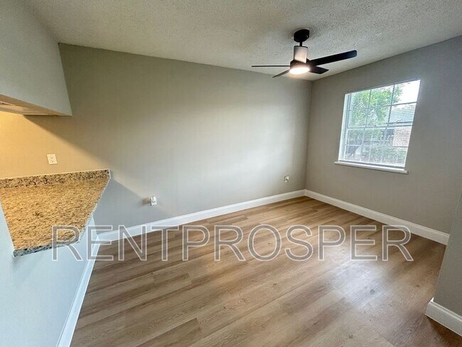 Foto del edificio - 5317 Curry Ford Rd
