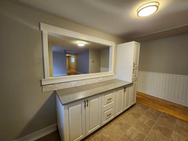 Building Photo - 23 Paddock St