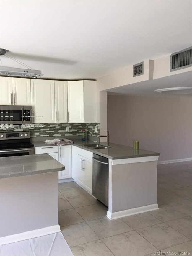 Foto del edificio - 2614 NE 10th St