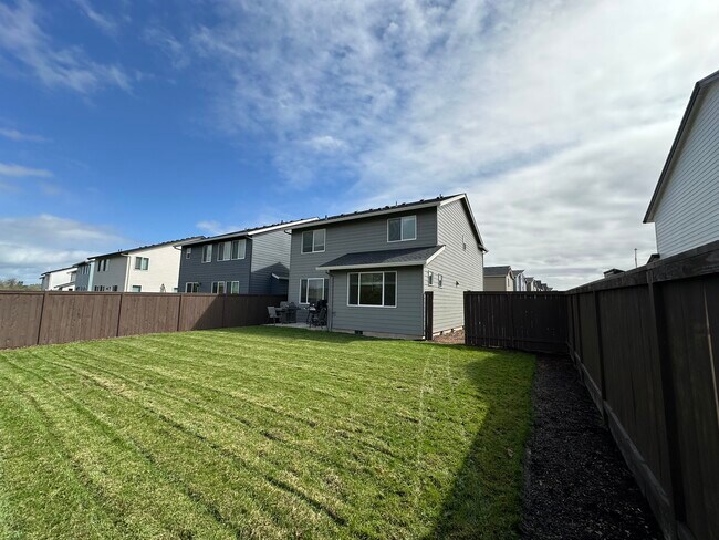 Foto del edificio - 2709 NW Hill Rd