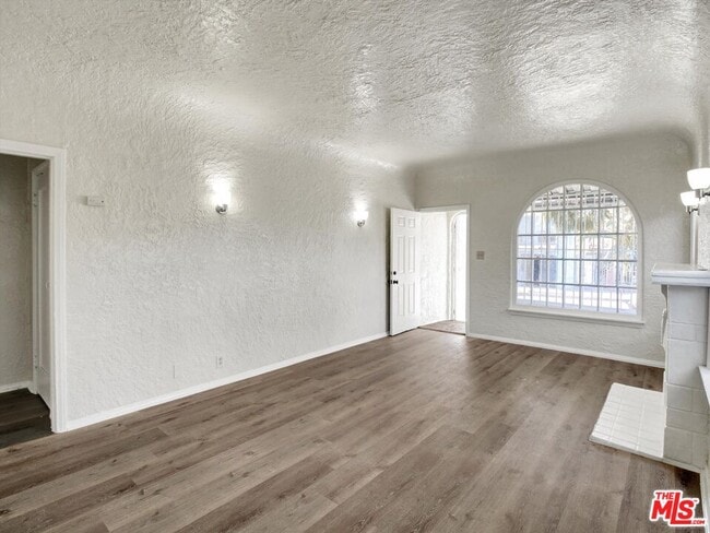 Foto del edificio - 4222 Hooper Ave.