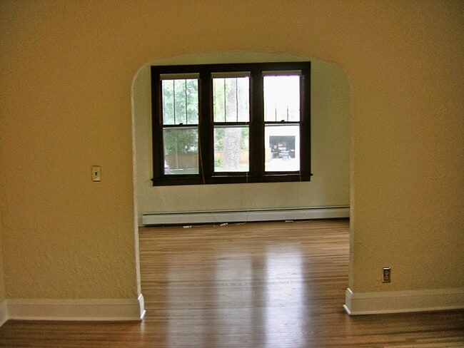 Living Room - 527 Hall Ave