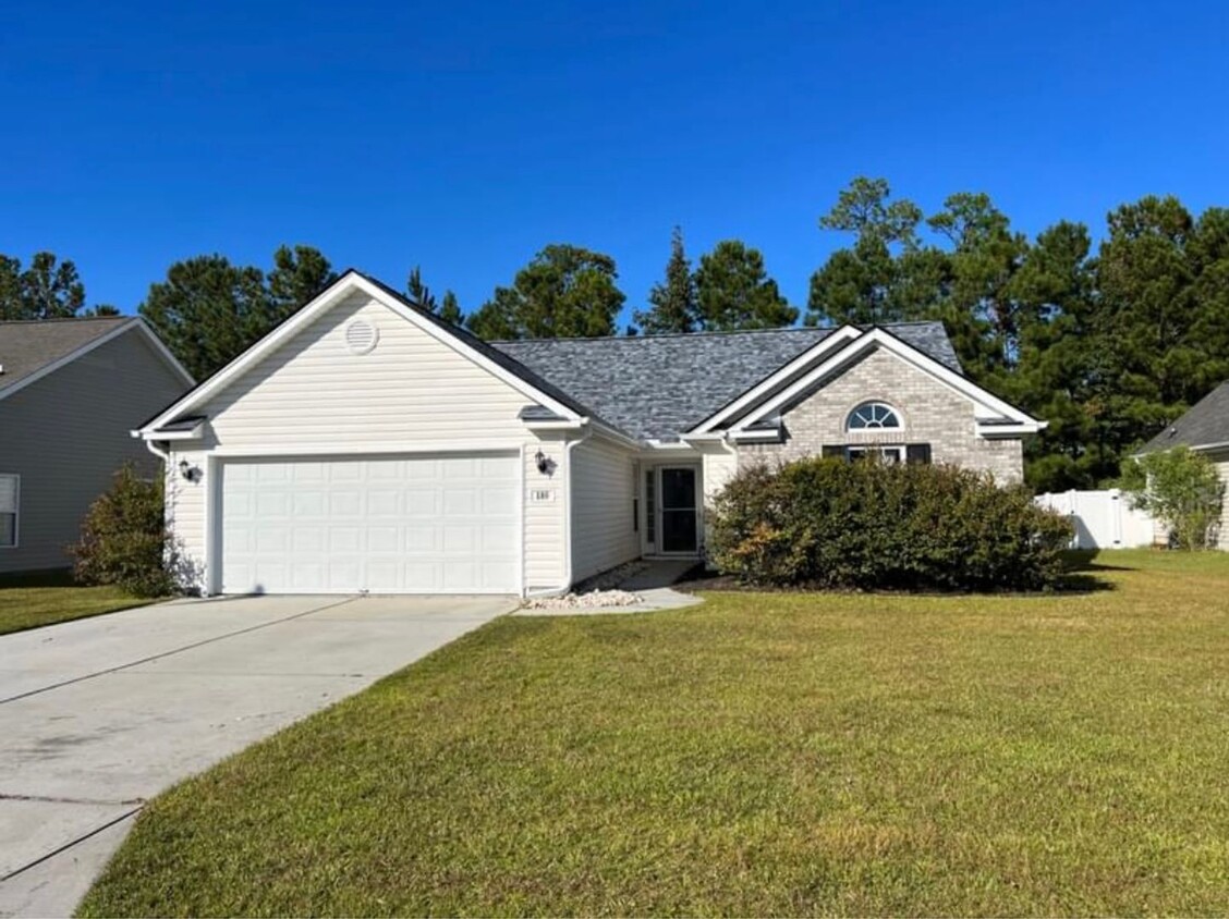 Primary Photo - 3 Bedroom/ 2 Bath! Walking distance to St....