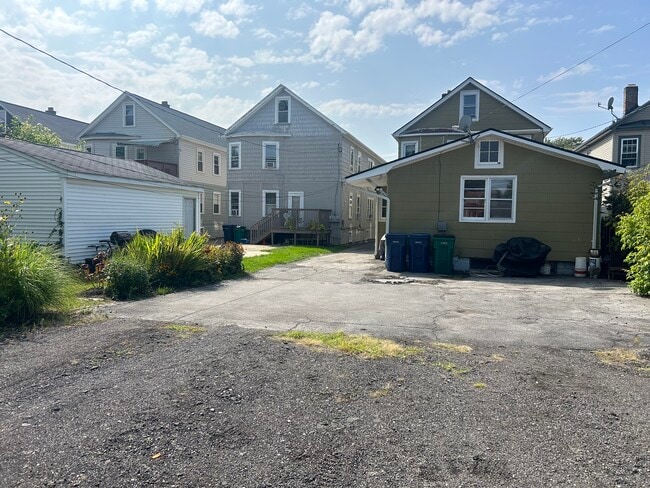 Building Photo - 473 Colvin Ave