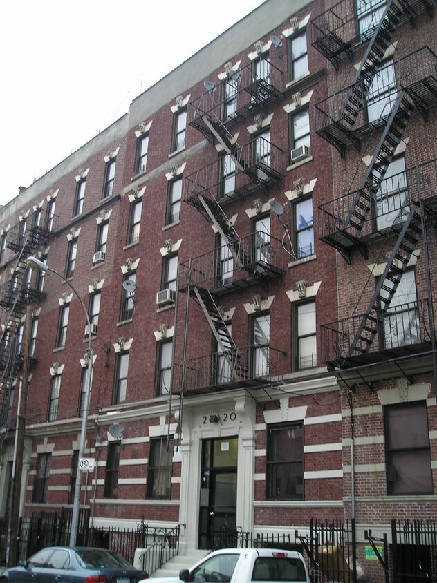 Foto principal - 2220 Adams Pl