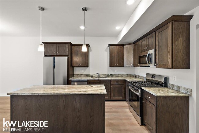 Building Photo - 34450 Maple Ln Dr