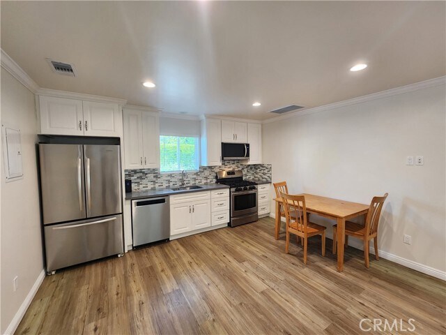 Foto del edificio - 5706 Willis Ave