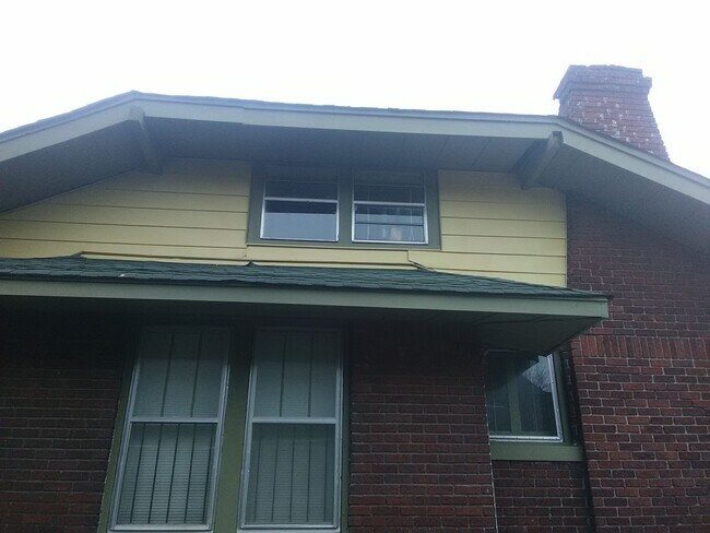 Building Photo - 1530 Waverly Ave