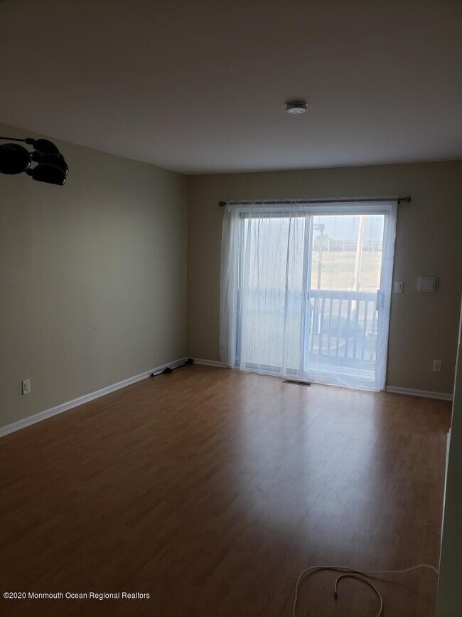 Foto del edificio - 18 Beachway Ave