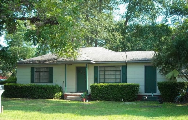 Building Photo - 208 Gordon St