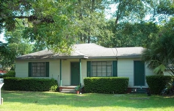 Building Photo - 208 Gordon St