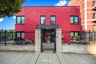 Building Photo - 201 Broadway
