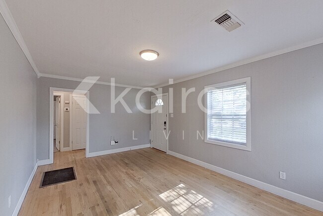 Foto del edificio - 3415 S Hughes St