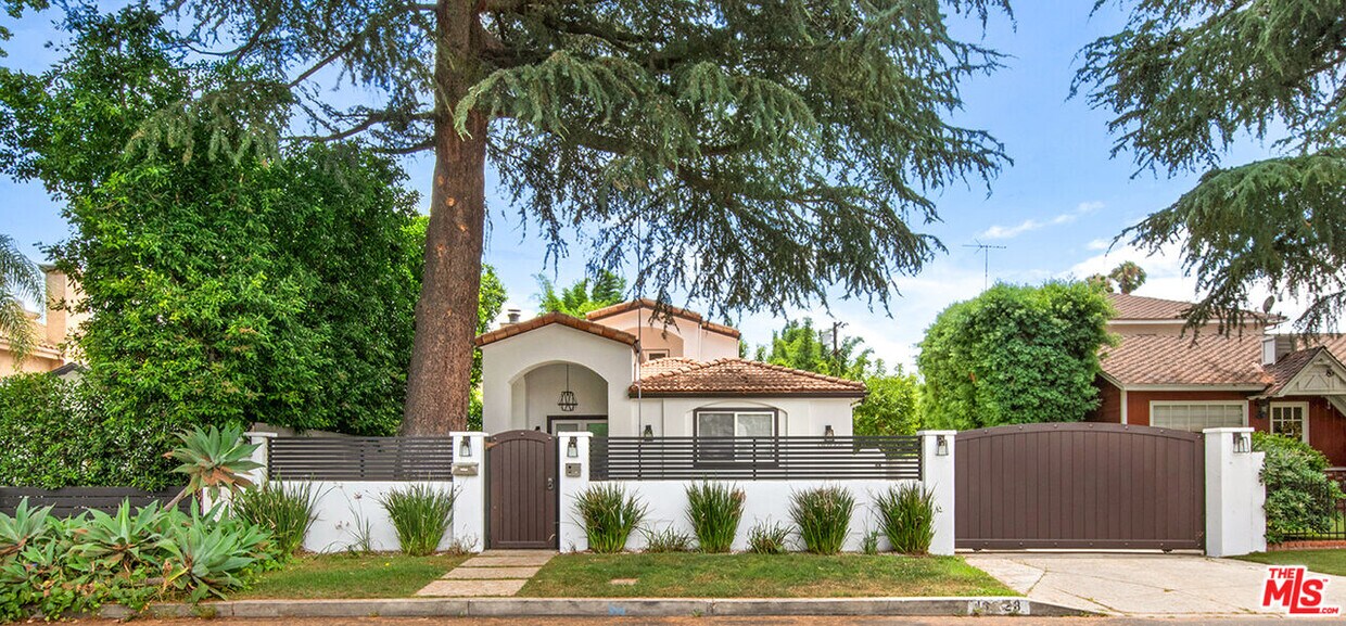 Foto principal - 14828 Morrison St